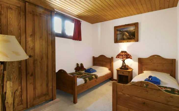 Chalet Marilyn, Tignes, France, twin bedded room